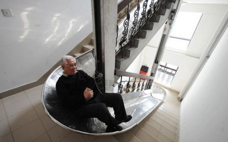 ΒΙΝΤΕΟ-Ασανσέρ …τσουλήθρα!