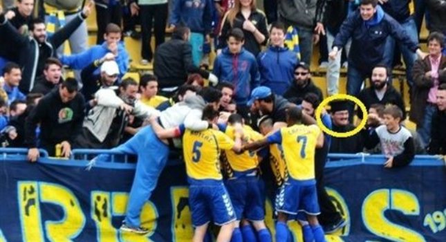 ΦΩΤΟ-‘Ενας παπάς στο “πέταλο”