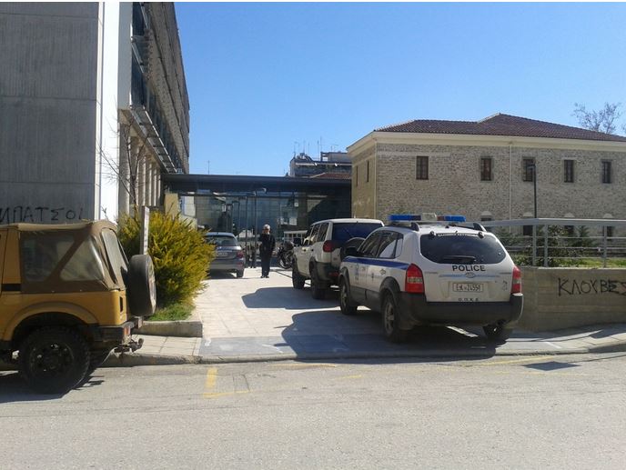 Τρίκαλα: Τηλεφώνημα για βόμβα στα δικαστήρια