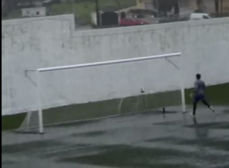 ΒΙΝΤΕΟ-Αποκρούει και σκοράρει…