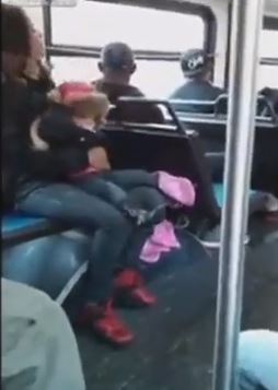 BINTEO-“Ξεφορτώθηκε” το παιδί της για να παίξει ξύλο