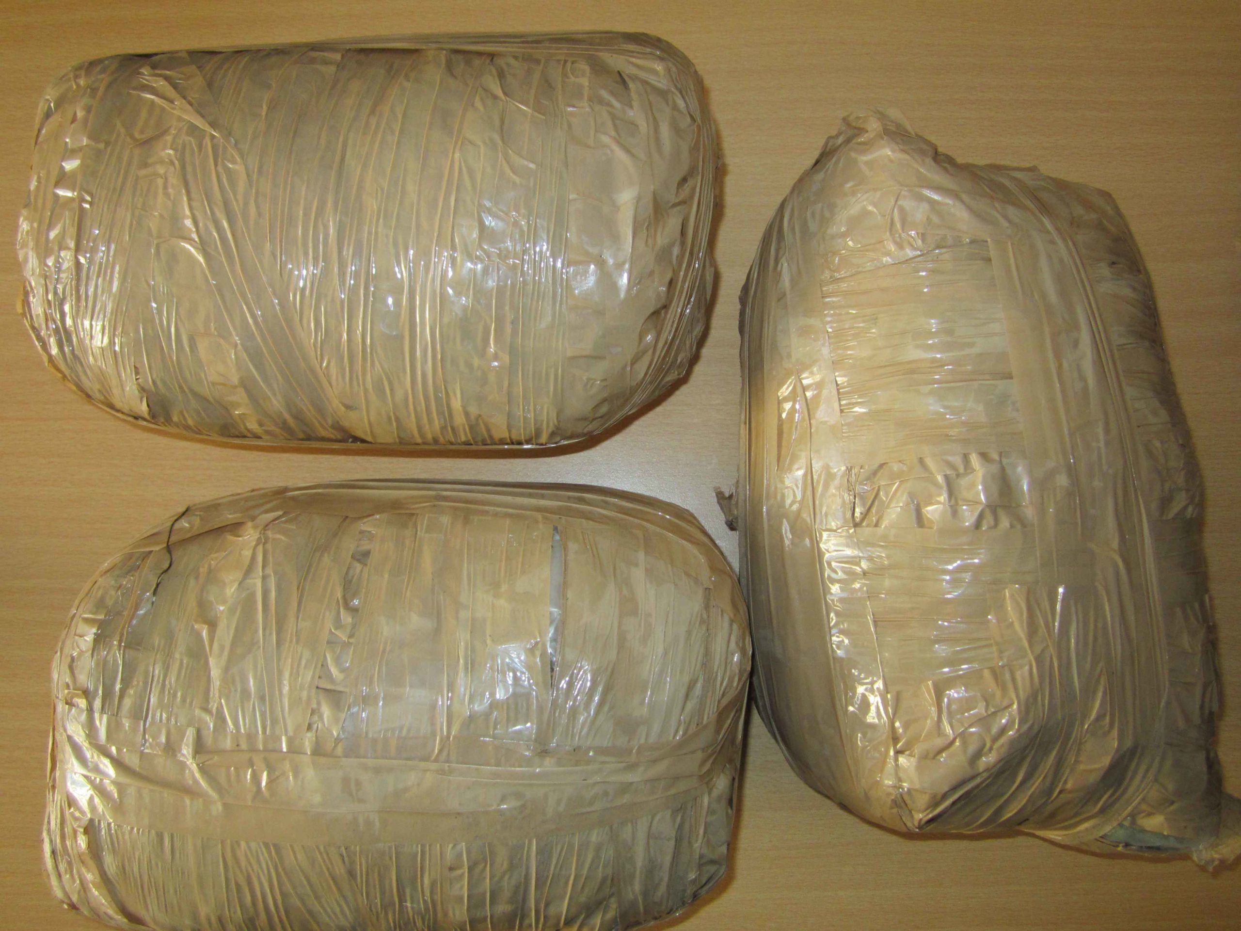 Σε ξύλα και ελιές έκρυβαν 577 κ. χασίς