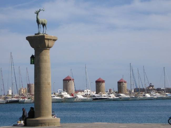 Λιγότεροι τουρίστες ήρθαν το 2012