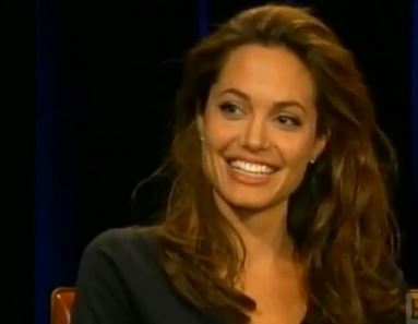 Η Αντζελίνα Τζολί χρηματοδοτεί σχολεία