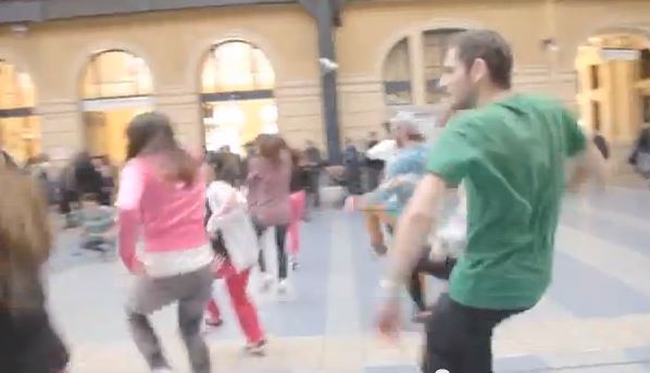 ΒΙΝΤΕΟ-Μισιρλού… Shake στον Πειραιά