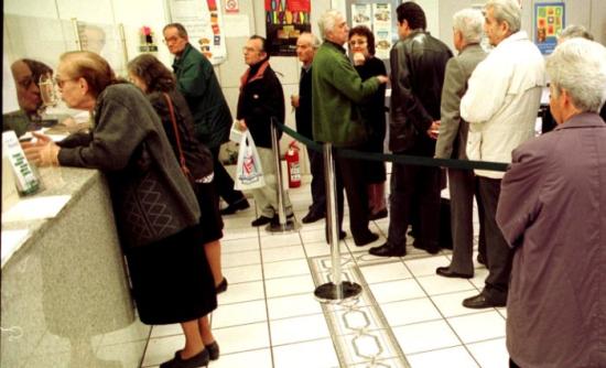 Πότε θα καταβληθούν οι συντάξεις και τα επιδόματα ανεργίας