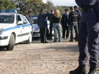 Καραμπίνα δίπλα στη σορό που βρέθηκε σε χωράφι