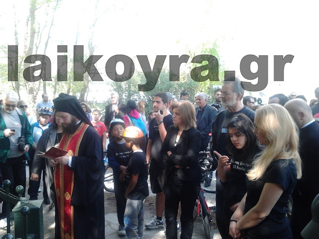 ΦΩΤΟ: Μνημόσυνο για τα 21 παιδιά που χάθηκαν στα Τέμπη