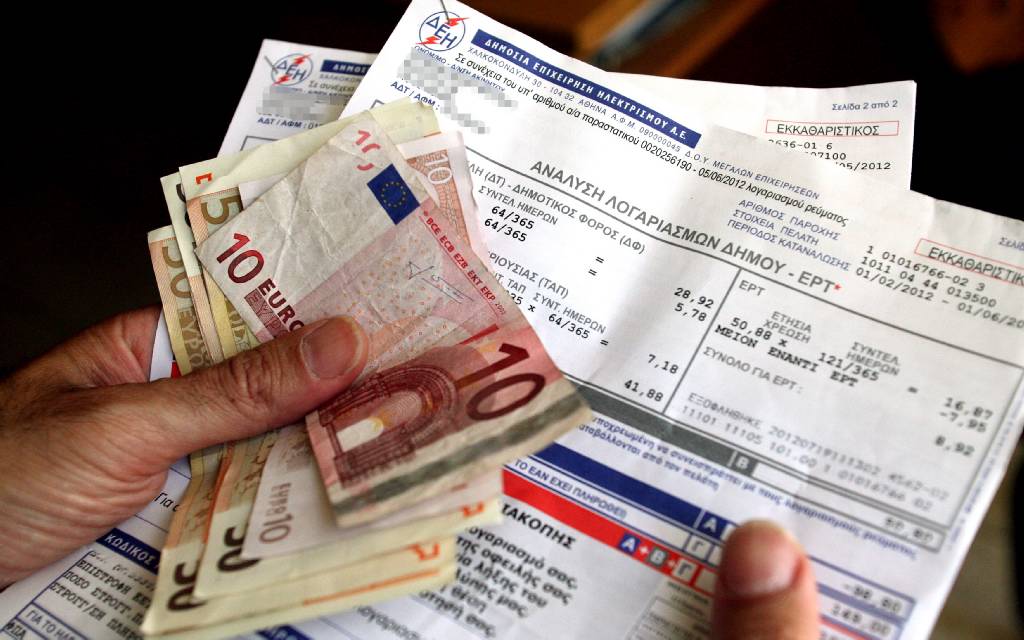 “Παγώνουν” τα τιμολόγια της ΔΕΗ