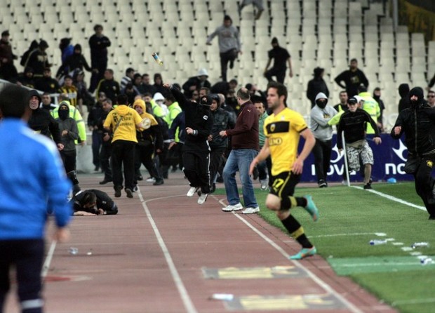 H εισβολή των οπαδών της ΑΕΚ