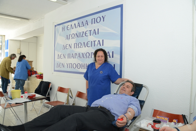 ΦΩΤΟ-Ο Καμμένος έδωσε αίμα