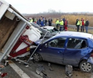 Ανάβυσσος: Νεκροί δύο νεαροί σε τροχαίο