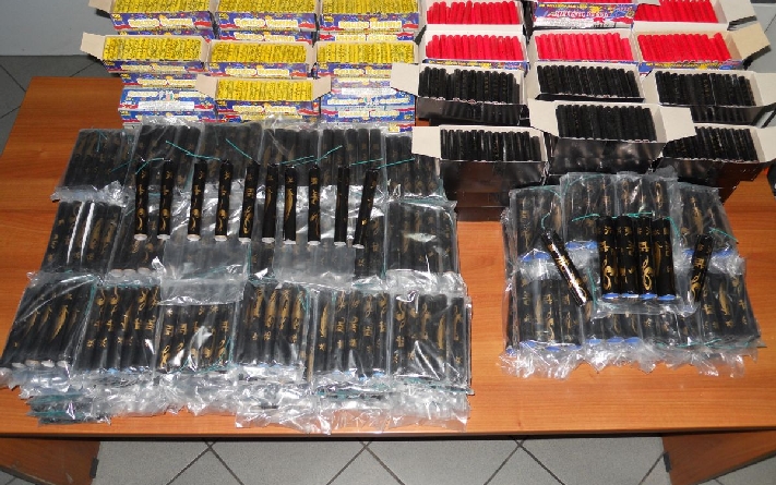 ΦΩΤΟ-Κατάσχεση 13.000 κροτίδων