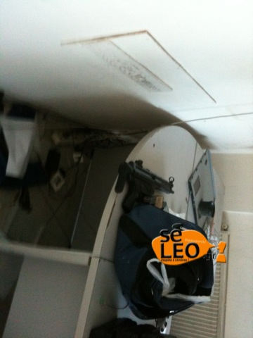 ΦΩΤΟ-Έφυγαν και άφησαν τα αυτόματα στο τμήμα