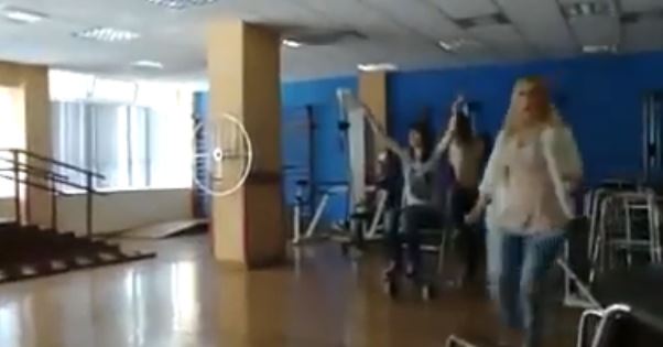 ΒΙΝΤΕΟ-Στο Ασκληπιείο στήνουν αγώνες με καροτσάκια!