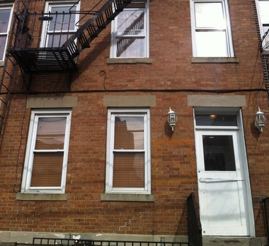 ΦΩΤΟ-Το FBI στο σπίτι της αδελφής των υπόπτων