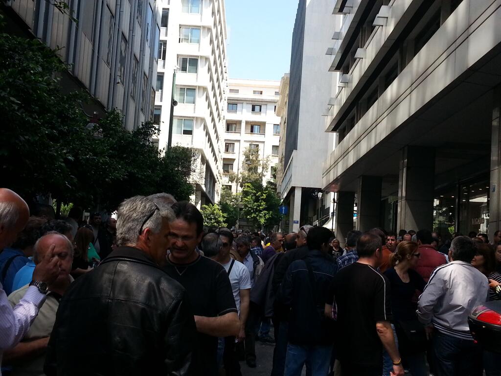 ΤΩΡΑ-Ετοιμάζονται για πορεία στο Μαξίμου