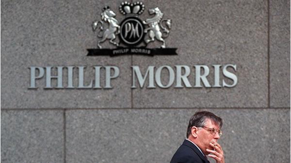 Καταγγέλουν τη Philip Morris