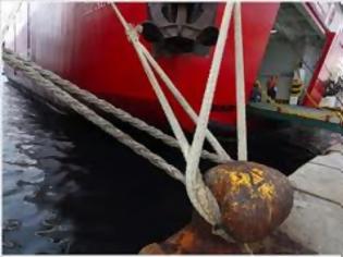 Δεμένα στα λιμάνια τα πλοία