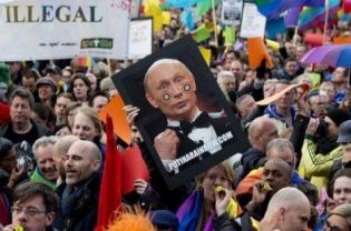 Ομοφυλόφιλοι διαδηλωτές κατά Πούτιν