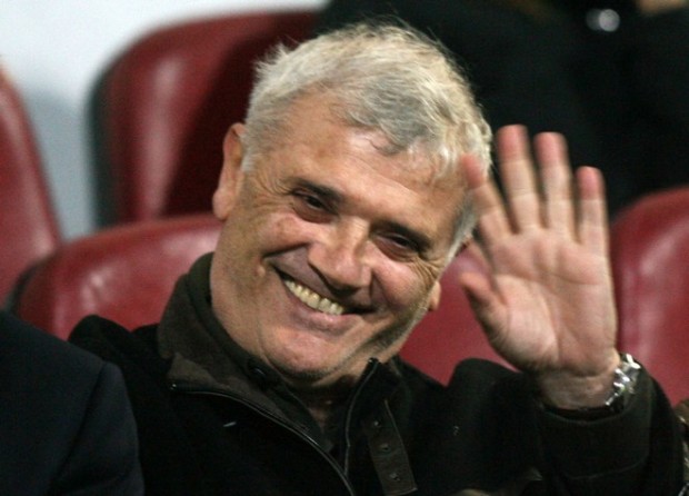 «Όχι μόνος, όχι χρέη, ναι στο γήπεδο»