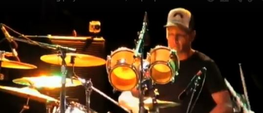 ΒΙΝΤΕΟ-Ο ντράμερ Άρμστρονγκ