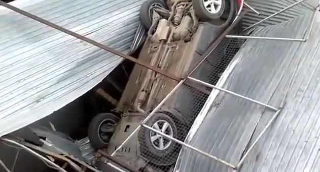 BINTEO-Το πάρκαρε στη… σκεπή