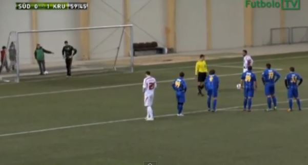 ΒΙΝΤΕΟ-Έκανε τον “κλόουν” και “έσωσε” το πέναλτι