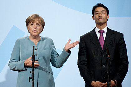 Γερμανία: «Ανεβαίνει» η Μέρκελ