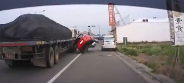 ΒΙΝΤΕΟ:Απίθανος τρόπος για …προσπέραση