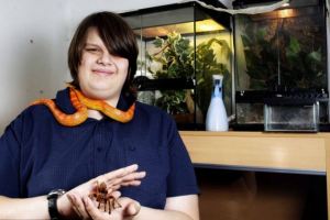 Κοιμάται με 300 «κατοικίδια»