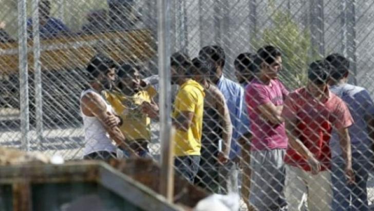 Αλγερινοί απειλούσαν να πέσουν από μεγάλο ύψος