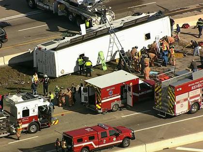 Τουλάχιστον 2 νεκροί από ανατροπή λεωφορείου