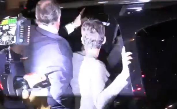 BINTEO-Έδειραν τον παπαράτσι