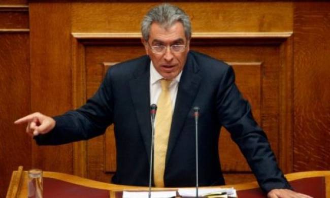 Νέα πυρά Καπερνάρου κατά Δένδια