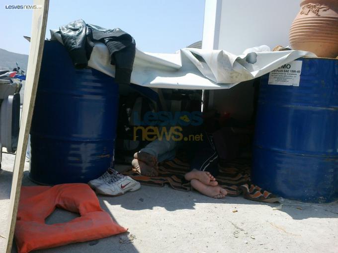 ΦΩΤΟ-Εξαθλιωμένοι αλλοδαποί στη Λέσβο