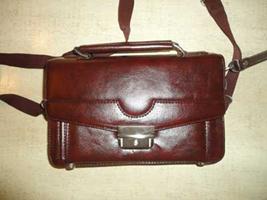 Bρήκαν τσάντα με 62.000 € και την παρέδωσαν