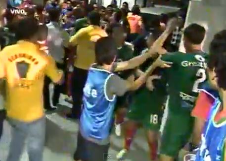 ΒΙΝΤΕΟ-Ακόμα δέρνονται