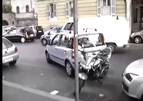 ΒΙΝΤΕΟ-Σταθμεύει με κάθε… κόστος