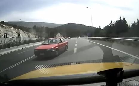 Βίντεο-Οδηγεί ανάποδα στην Κατεχάκη