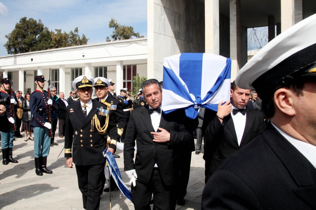 ΦΩΤΟ: Τελευταίο αντίο στον ναύαρχο Νίκο Παππά