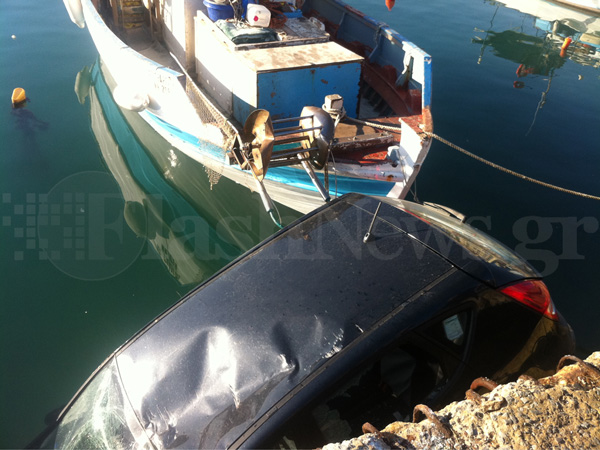 Δεν τράβηξε χειρόφρενο και το ΙΧ έπεσε στο λιμάνι