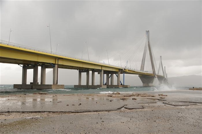 Απαγόρευση κυκλοφορίας σε ορισμένα οχήματα στη γέφυρα Ρίου Αντιρρίου