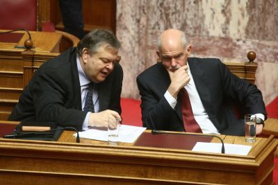 Σε εξέλιξη το ραντεβού Βενιζέλου-Παπανδρέου