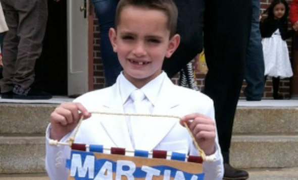 ΦΩΤΟ-Δίπλα στον 8χρονο Μάρτιν ο ύποπτος;