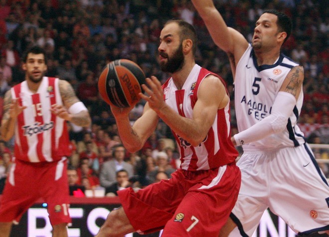 Live:Ολυμπιακός-Εφές 54-55 (30’)