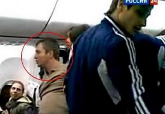 ΒΙΝΤΕΟ-Παίκτες ακινητοποιούν μεθυσμένο επιβάτη σε αεροπλάνο