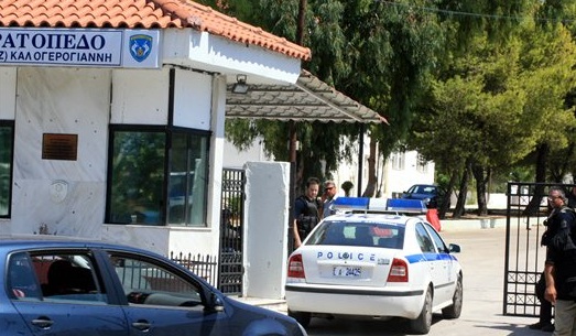 Σε διαθεσιμότητα μετά την απόδραση