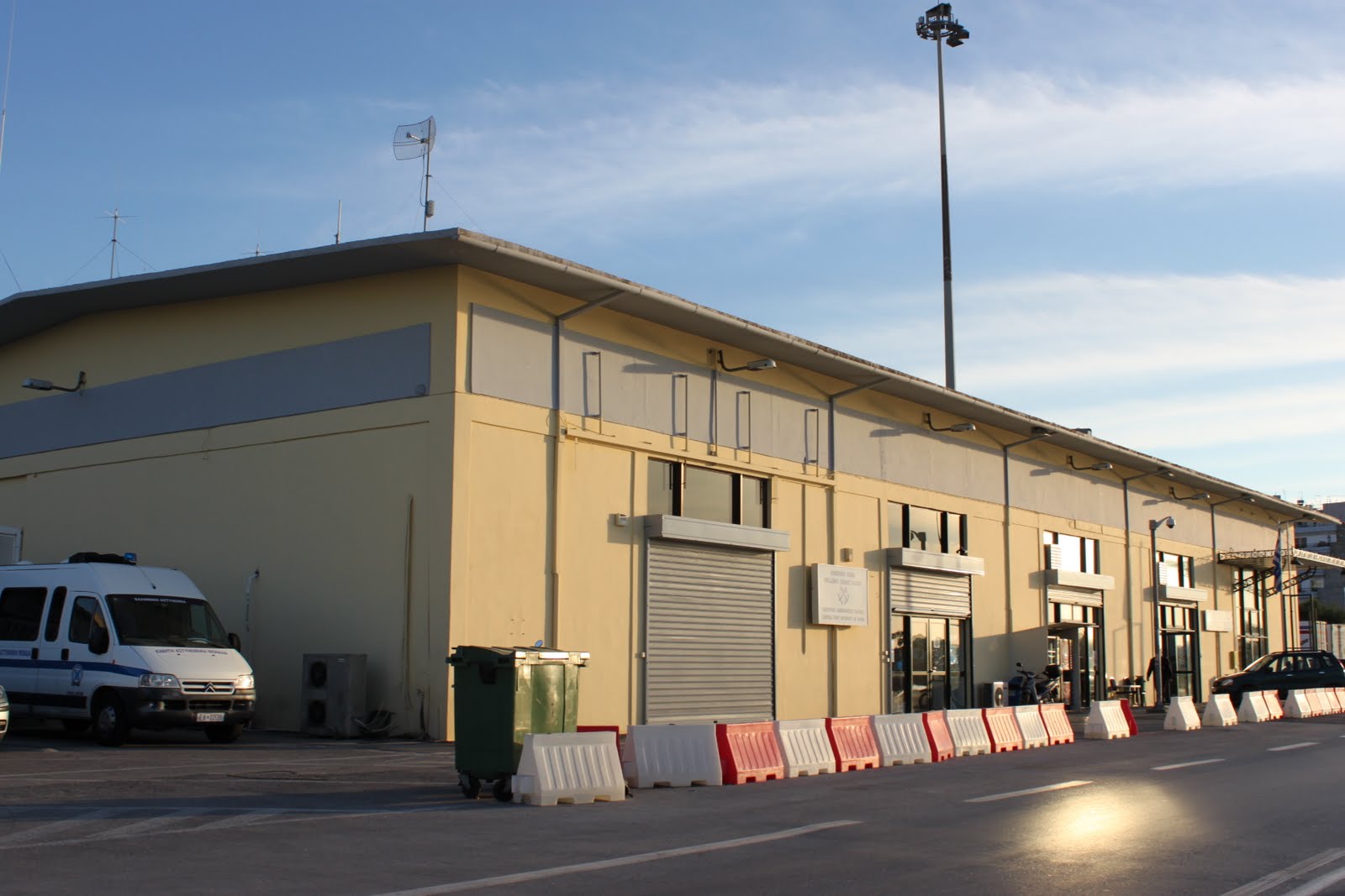 Πάτρα: Απέδρασαν δυο άνδρες από το λιμεναρχείο