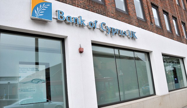 Βρετανία: Όλες οι καταθέσεις μεταφέρονται στην τράπεζα Κύπρου